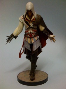 ac2_unboxing_white_collectors_edition_figure_front